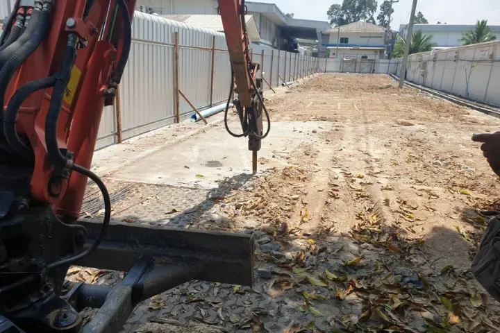รื้อโครงสร้างคอนกรีตใต้ดิน